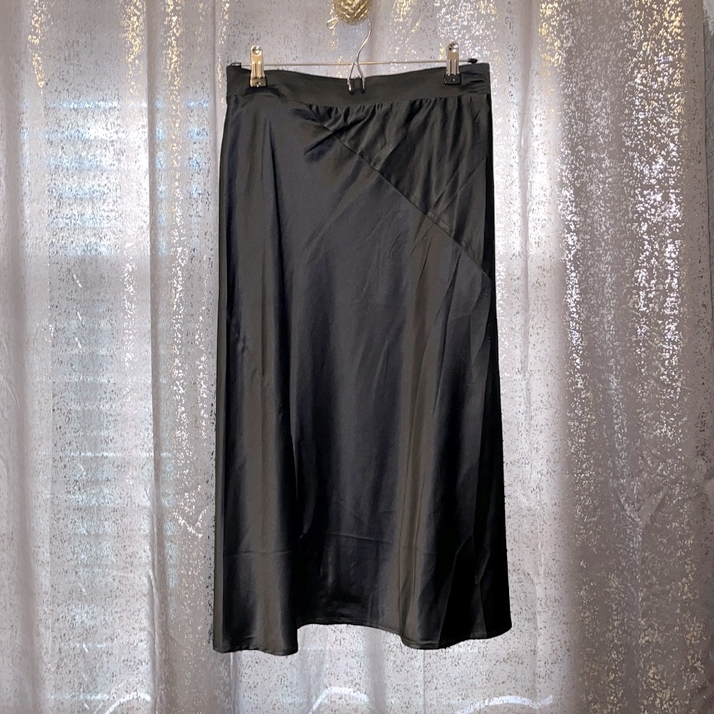 NWT SATIN SKIRT
